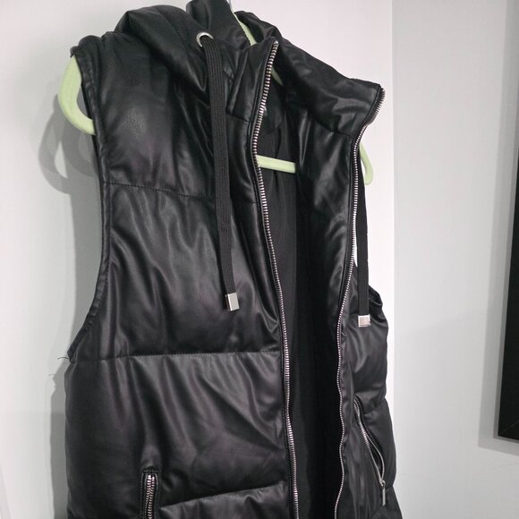 Zara Black Puffer Vest with Hood - Picture 1 of 4